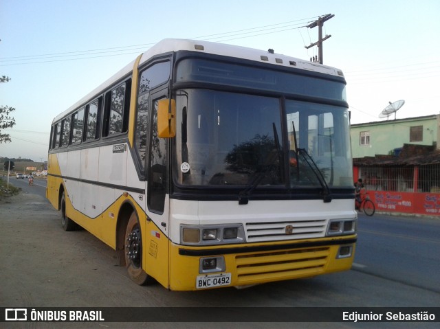 Ônibus Particulares 001 na cidade de Nazaré da Mata, Pernambuco, Brasil, por Edjunior Sebastião. Número da foto: #8335629.