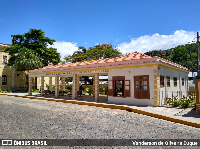 Terminais Rodoviários e Urbanos RIO DAS FLORES RJ na cidade de Rio das Flores, Rio de Janeiro, Brasil, por Vanderson de Oliveira Duque. Número da foto: #8412975.