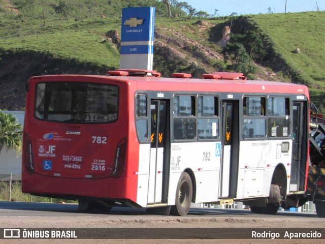 Ônibus Particulares 782 na cidade de Conselheiro Lafaiete, Minas Gerais, Brasil, por Rodrigo  Aparecido. Número da foto: #8412541.