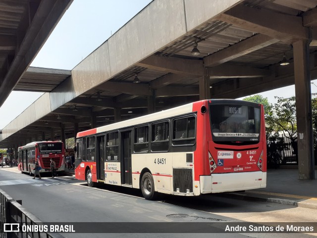 Express Transportes Urbanos Ltda 4 8451 na cidade de São Paulo, São Paulo, Brasil, por Andre Santos de Moraes. ID da foto: 8413316.