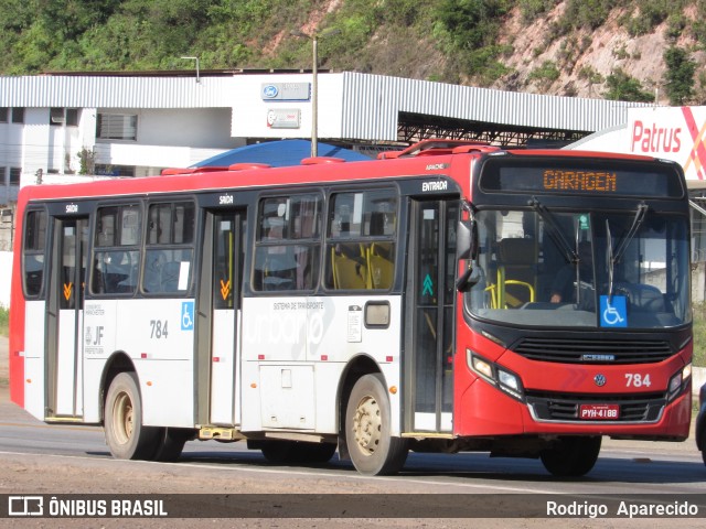 Ônibus Particulares 784 na cidade de Conselheiro Lafaiete, Minas Gerais, Brasil, por Rodrigo  Aparecido. Número da foto: #8412537.