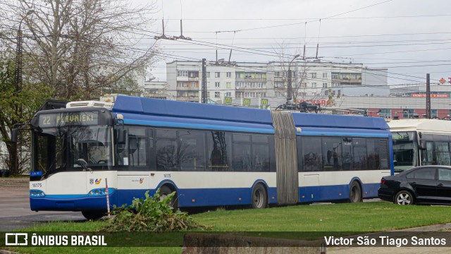 Rigas Satiksme 16175 na cidade de Riga, Letônia, por Victor São Tiago Santos. Número da foto: #8348393.