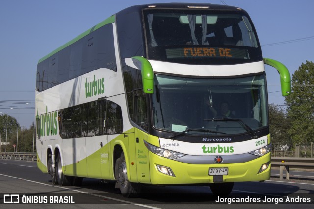TurBus 2924 na cidade de Chillán, Ñuble, Bío-Bío, Chile, por Jorgeandres Jorge Andres. Número da foto: #8355657.