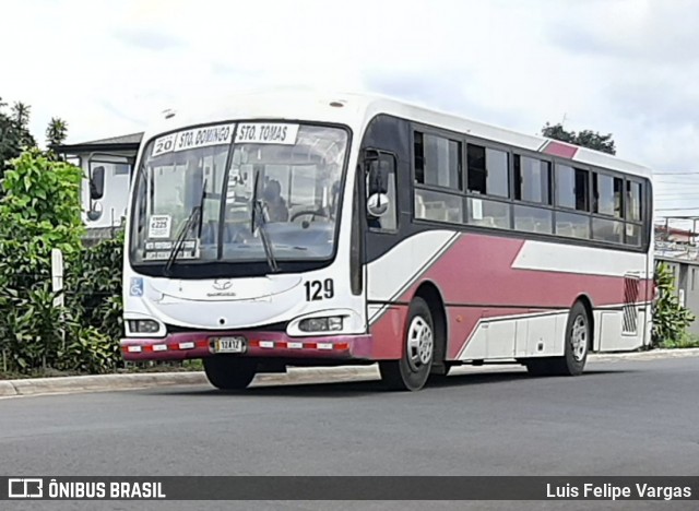 Coopana RL 129 na cidade de Santo Domingo, Santo Domingo, Heredia, Costa Rica, por Luis Felipe Vargas. Número da foto: #8355036.