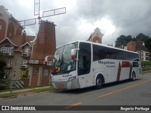 Magalhães Turismo 10111 na cidade de Campos do Jordão, São Paulo, Brasil, por  Rogerio Porttuga. ID da foto: 8416424.