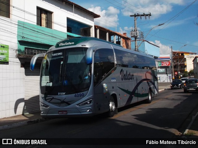 Valetur Transportes Locação e Turismo 4090 na cidade de Três Corações, Minas Gerais, Brasil, por Fábio Mateus Tibúrcio. ID da foto: 8443217.