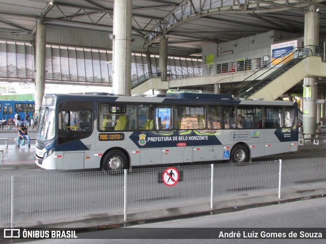 SM Transportes 20758 na cidade de Belo Horizonte, Minas Gerais, Brasil, por André Luiz Gomes de Souza. ID da foto: 8448463.