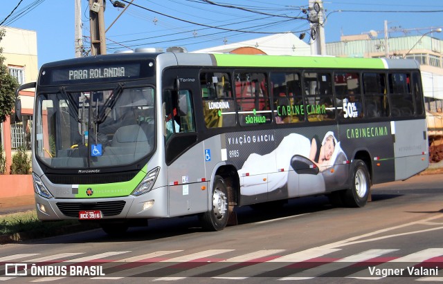 Viação Garcia 8985 na cidade de Londrina, Paraná, Brasil, por Vagner Valani. ID da foto: 8451216.