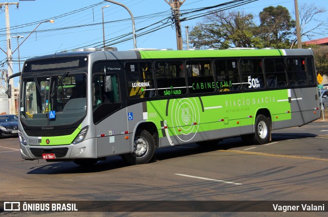 Viação Garcia 8905 na cidade de Londrina, Paraná, Brasil, por Vagner Valani. ID da foto: 8451406.