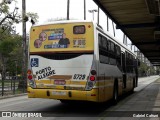 Companhia Carris Porto-Alegrense 0729 na cidade de Porto Alegre, Rio Grande do Sul, Brasil, por Gabriel Cafruni. Número da foto: #:id.