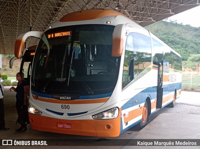 Viação Sertaneja 690 na cidade de Pará de Minas, Minas Gerais, Brasil, por Kaique Marquês Medeiros . ID da foto: 8460911.