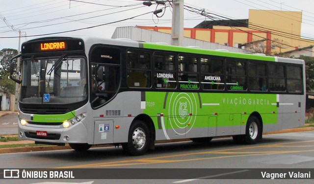 Viação Garcia 7059 na cidade de Londrina, Paraná, Brasil, por Vagner Valani. ID da foto: 8459468.