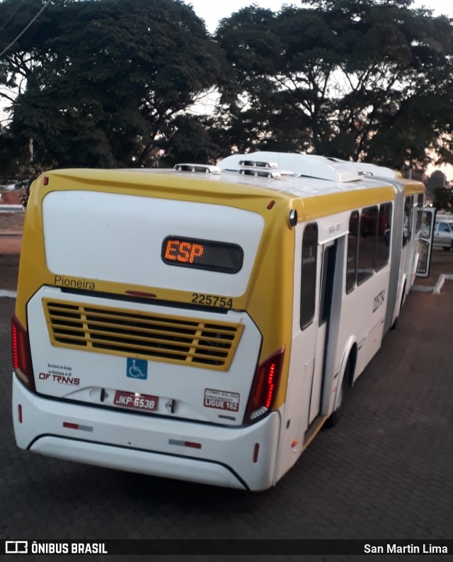 Viação Pioneira 225754 na cidade de Sobradinho, Distrito Federal, Brasil, por San Martin Lima. Número da foto: #8467080.