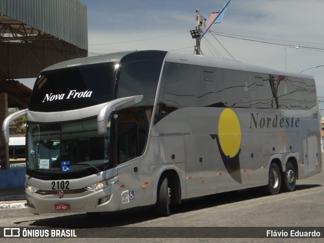 Viação Nordeste 2102 na cidade de Aracati, Ceará, Brasil, por Flávio Eduardo. Número da foto: #8417988.