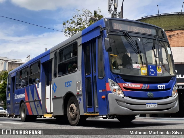 Viação Sul Fluminense 1237 na cidade de Volta Redonda, Rio de Janeiro, Brasil, por Matheus Martins da Silva. Número da foto: #8470303.