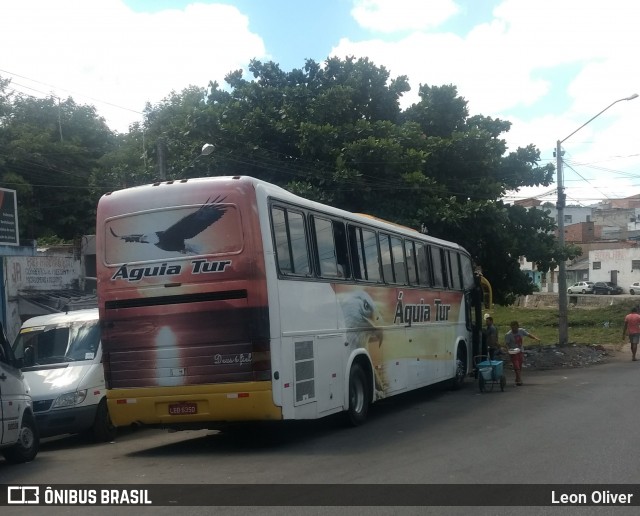 Águia Tur 6350 na cidade de Caruaru, Pernambuco, Brasil, por Leon Oliver. Número da foto: #8472425.