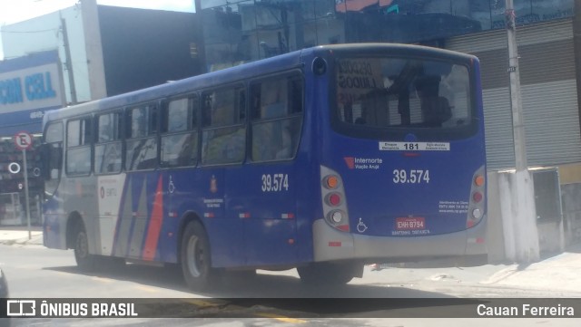 Viação Arujá 39.574 na cidade de Itaquaquecetuba, São Paulo, Brasil, por Cauan Ferreira. Número da foto: #8475067.