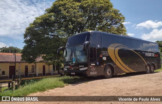 ForteBus Turismo 12600 na cidade de Tiradentes, Minas Gerais, Brasil, por Vicente de Paulo Alves. ID da foto: 8476031.