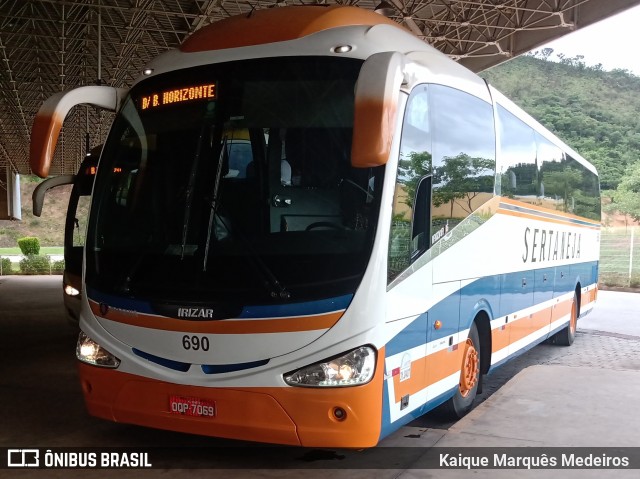 Viação Sertaneja 690 na cidade de Pará de Minas, Minas Gerais, Brasil, por Kaique Marquês Medeiros . ID da foto: 8480067.