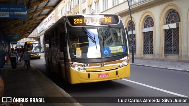 Companhia Carris Porto-Alegrense 0831 na cidade de Porto Alegre, Rio Grande do Sul, Brasil, por Luiz Carlos Almeida Silva Junior. ID da foto: 8478619.