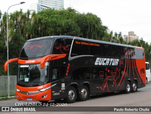 Eucatur - Empresa União Cascavel de Transportes e Turismo 5620 na cidade de Curitiba, Paraná, Brasil, por Paulo Roberto Chulis. ID da foto: 8484812.