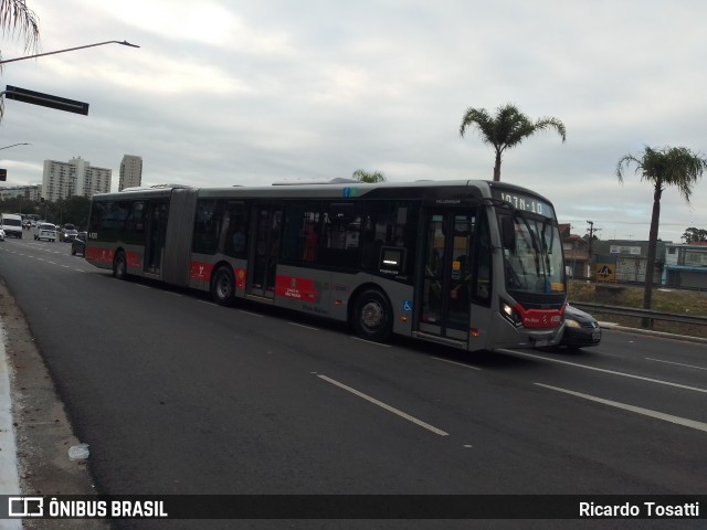 Express Transportes Urbanos Ltda 4 8393 na cidade de São Paulo, São Paulo, Brasil, por Ricardo Tosatti. ID da foto: 8482305.