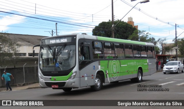 Viação Garcia 8945 na cidade de Londrina, Paraná, Brasil, por Sergio Moreira Gomes da Silva. ID da foto: 8486124.