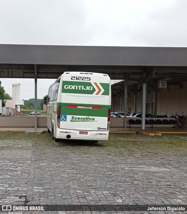 Empresa Gontijo de Transportes 21225 na cidade de Roseira, São Paulo, Brasil, por Jeferson Bigarato. Número da foto: #8491566.