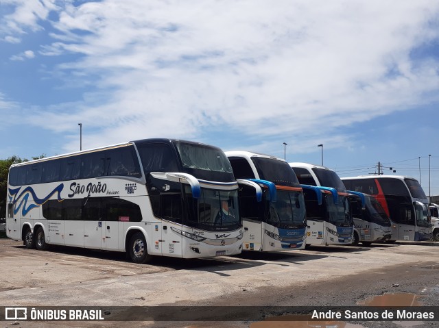 São João Turismo 885 na cidade de São Paulo, São Paulo, Brasil, por Andre Santos de Moraes. ID da foto: 8491866.