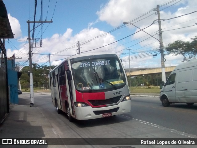 Pêssego Transportes 4 7557 na cidade de São Paulo, São Paulo, Brasil, por Rafael Lopes de Oliveira. ID da foto: 8499871.