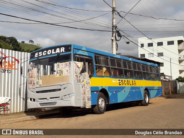 Escolares 3053 na cidade de Santa Maria de Itabira, Minas Gerais, Brasil, por Douglas Célio Brandao. ID da foto: 8500346.