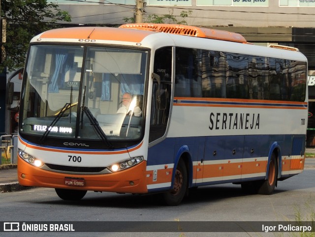 Viação Sertaneja 700 na cidade de Divinópolis, Minas Gerais, Brasil, por Igor Policarpo. ID da foto: 8500936.