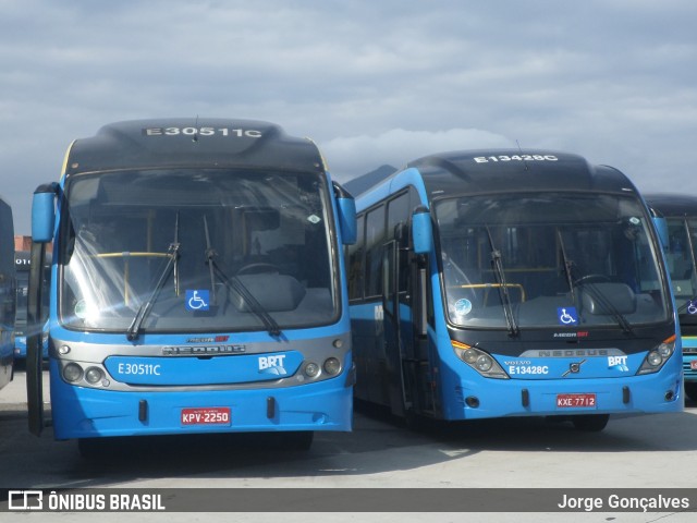 BRT RIO E30511C na cidade de Rio de Janeiro, Rio de Janeiro, Brasil, por Jorge Gonçalves. Número da foto: #8420125.