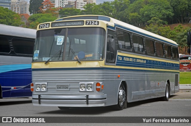 Ônibus Particulares 7124 na cidade de São Paulo, São Paulo, Brasil, por Yuri Ferreira Marinho. Número da foto: #8419971.