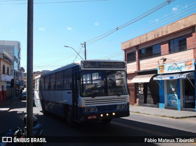 Ônibus Particulares 1762 na cidade de Três Corações, Minas Gerais, Brasil, por Fábio Mateus Tibúrcio. Número da foto: #8425258.