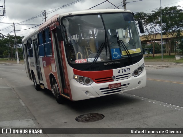 Pêssego Transportes 4 7573 na cidade de São Paulo, São Paulo, Brasil, por Rafael Lopes de Oliveira. Número da foto: #8428070.