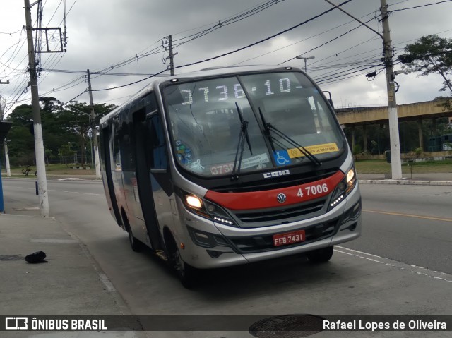 Pêssego Transportes 4 7006 na cidade de São Paulo, São Paulo, Brasil, por Rafael Lopes de Oliveira. ID da foto: 8428147.