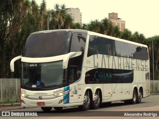 Auto Viação Catarinense 3710 na cidade de Curitiba, Paraná, Brasil, por Alexandre Rodrigo. Número da foto: #8430114.
