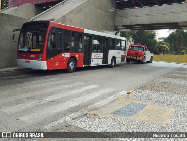 Express Transportes Urbanos Ltda 4 8882 na cidade de São Paulo, São Paulo, Brasil, por Ricardo Tosatti. ID da foto: 8436049.