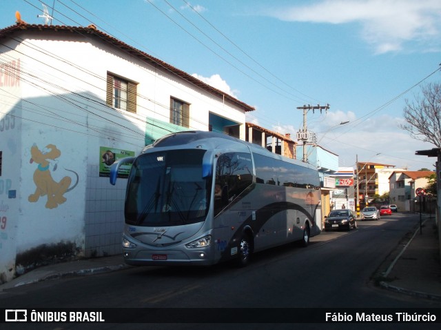 VH Tur Transporte e Turismo 700 na cidade de Três Corações, Minas Gerais, Brasil, por Fábio Mateus Tibúrcio. ID da foto: 8435103.