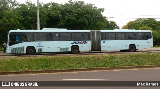 SOUL - Sociedade de Ônibus União Ltda. 7413 na cidade de Porto Alegre, Rio Grande do Sul, Brasil, por Max Ramos. ID da foto: 7512255.