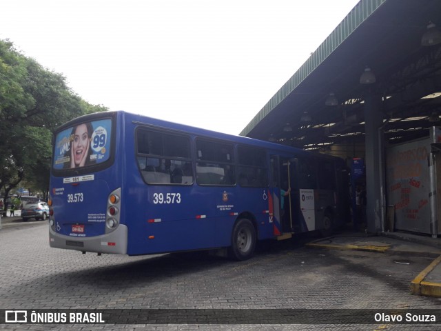 Viação Arujá 39.573 na cidade de Arujá, São Paulo, Brasil, por Olavo Souza. Número da foto: #7515231.