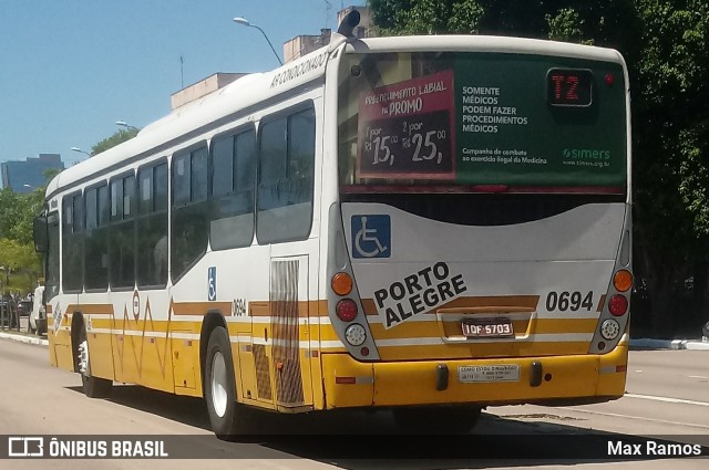 Companhia Carris Porto-Alegrense 0694 na cidade de Porto Alegre, Rio Grande do Sul, Brasil, por Max Ramos. Número da foto: #7519108.