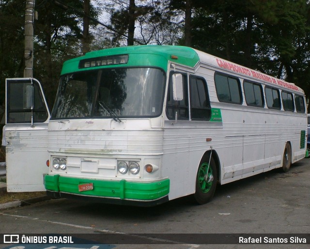 Ônibus Particulares 2084 na cidade de São Paulo, São Paulo, Brasil, por Rafael Santos Silva. Número da foto: #7519663.