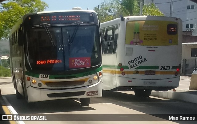 Auto Viação Presidente Vargas 2039 na cidade de Porto Alegre, Rio Grande do Sul, Brasil, por Max Ramos. ID da foto: 7523877.