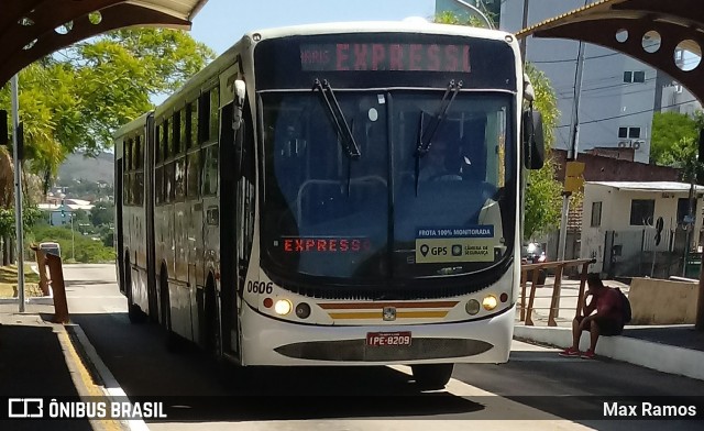 Companhia Carris Porto-Alegrense 0606 na cidade de Porto Alegre, Rio Grande do Sul, Brasil, por Max Ramos. Número da foto: #7523888.