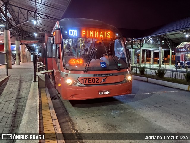 Expresso Azul 17E02 na cidade de Pinhais, Paraná, Brasil, por Adriano Trezub Déa. ID da foto: 7534175.