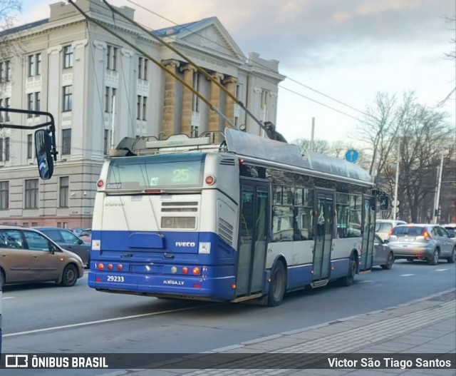 Rigas Satiksme 29233 na cidade de Riga, Letônia, por Victor São Tiago Santos. ID da foto: 7537468.