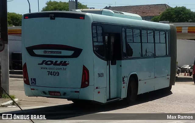 SOUL - Sociedade de Ônibus União Ltda. 7409 na cidade de Porto Alegre, Rio Grande do Sul, Brasil, por Max Ramos. Número da foto: #7537384.