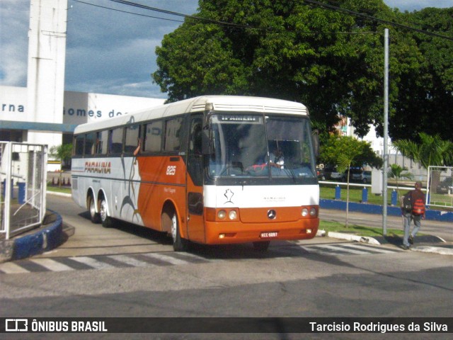 Viação Paraúna 825 na cidade de Goiânia, Goiás, Brasil, por Tarcisio Rodrigues da Silva. ID da foto: 7541862.